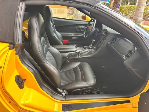 Used 2004 Chevrolet Corvette Convertible w/ Preferred Equipment Group RWD image 24