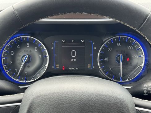 Used 2022 Chrysler Voyager LX FWD image 16