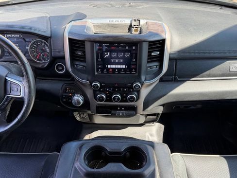Used 2019 RAM 1500 Laramie AWD/4WD image 10