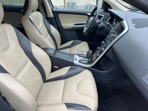 Used 2012 Volvo XC60 T6 R-Design image 13