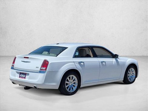 Used 2012 Chrysler 300 Limited RWD image 5