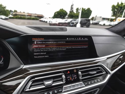 Used 2021 BMW X7 M50i w/ Executive Package AWD/4WD image 16