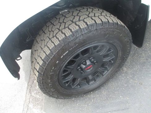 Used 2024 Toyota Tacoma TRD Sport w/ TRD Sport Premium Package AWD/4WD image 13
