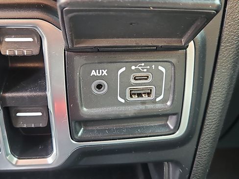 Used 2020 Jeep Gladiator Sport w/ Quick Order Package 24S AWD/4WD image 11