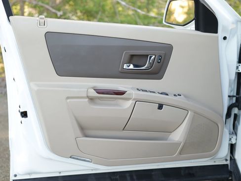 Used 2006 Cadillac SRX w/ Seating Package image 20