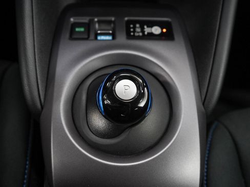 Used 2025 Nissan Leaf S FWD image 24