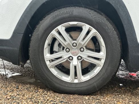 Used 2024 GMC Terrain SLE image 27