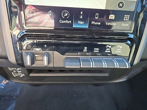 Used 2024 RAM 2500 Big Horn w/ Sport Appearance Package image 33