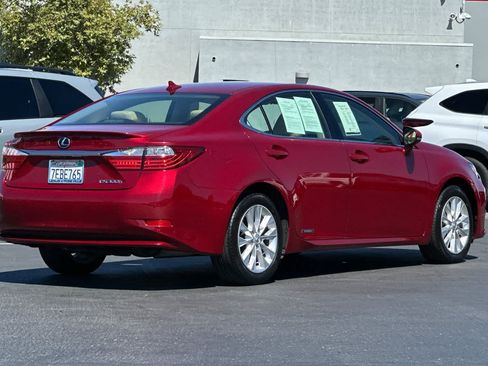 Used 2014 Lexus ES 300h w/ Luxury Package w/Bamboo Trim FWD image 2
