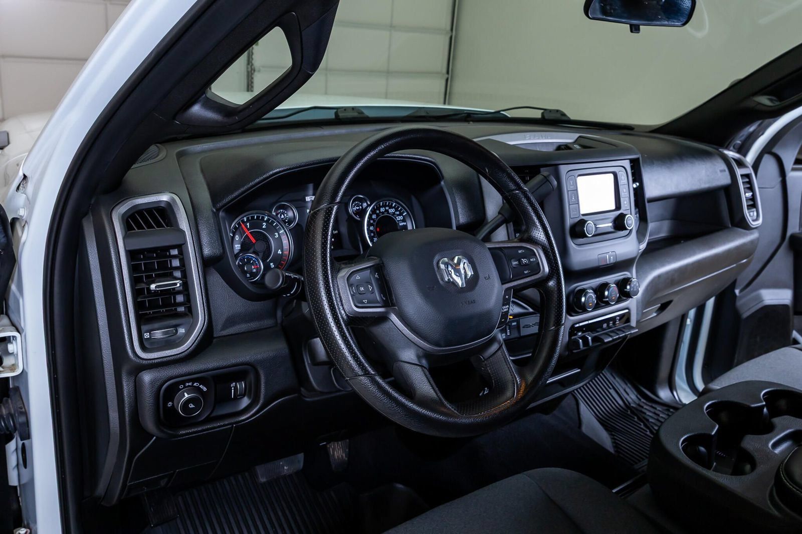 Used 2024 RAM 3500 Tradesman w/ Chrome Appearance Group AWD/4WD image 17
