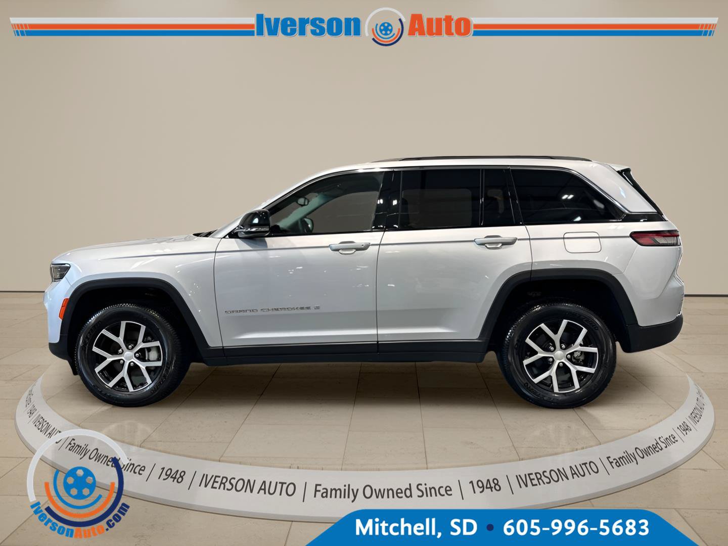 Used 2024 Jeep Grand Cherokee Limited AWD/4WD image 8
