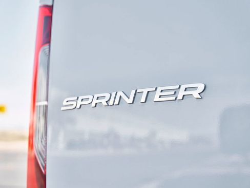 Used 2019 Mercedes-Benz Sprinter 144 image 16