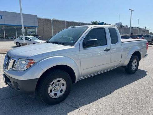 Used 2011 Nissan Frontier S w/ S Preferred Pkg RWD image 2