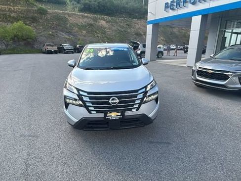 Used 2024 Nissan Rogue SV AWD/4WD image 23