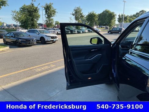 Used 2022 Toyota Highlander XLE AWD/4WD image 15