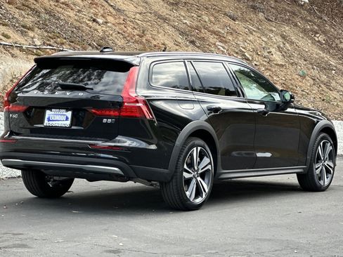 New 2026 Volvo V60 B5 Cross Country Plus w/ Climate Package AWD/4WD image 4