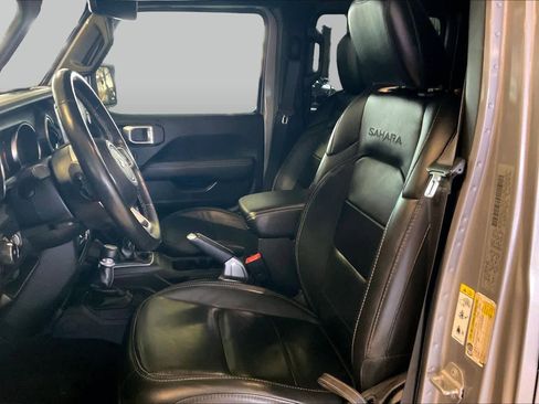Used 2019 Jeep Wrangler Unlimited Sahara AWD/4WD image 7