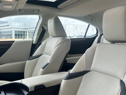 Used 2025 Lexus ES 350 w/ Premium Package FWD image 14