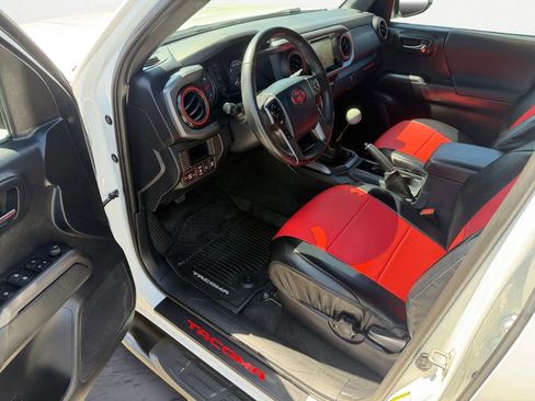 Used 2019 Toyota Tacoma TRD Off-Road image 14