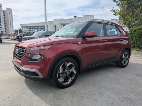 Used 2024 Hyundai Venue SEL FWD image 8