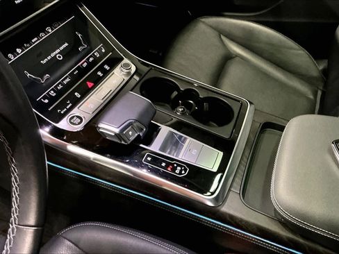 Used 2023 Audi Q8 Prestige w/ Prestige Package image 19