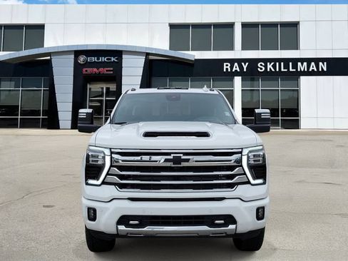 Used 2024 Chevrolet Silverado 2500 High Country w/ Technology Package AWD/4WD image 2