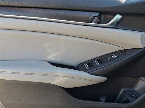 Used 2019 Honda Accord EX image 11