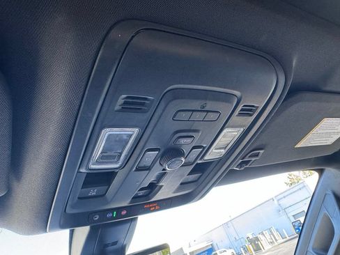 Used 2021 Chevrolet Suburban Premier AWD/4WD image 36