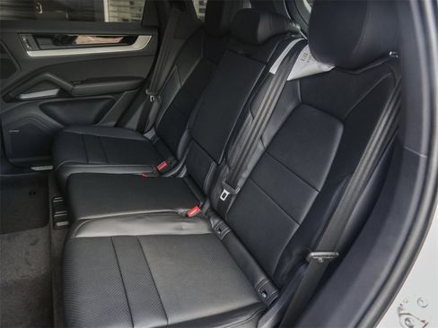 New 2025 Porsche Cayenne image 31