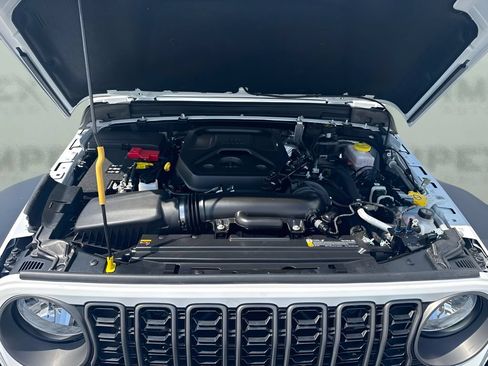 Used 2025 Jeep Wrangler Sport AWD/4WD image 22