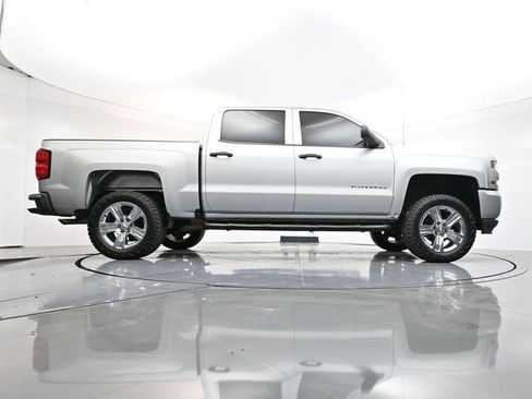 Used 2018 Chevrolet Silverado 1500 Custom w/ Custom Value Package image 44