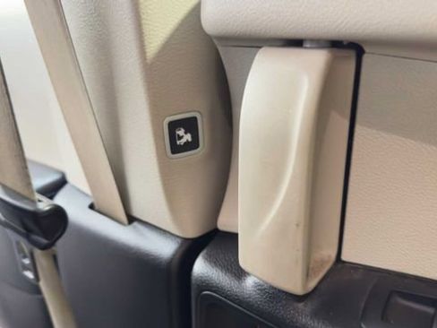 Used 2022 Chrysler Pacifica Touring-L FWD image 18