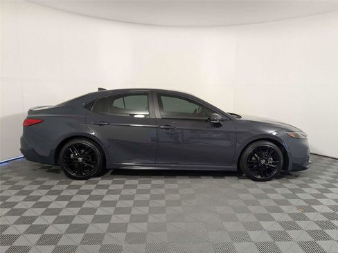 Used 2025 Toyota Camry SE FWD image 5