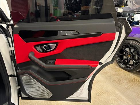 Used 2022 Lamborghini Urus image 25