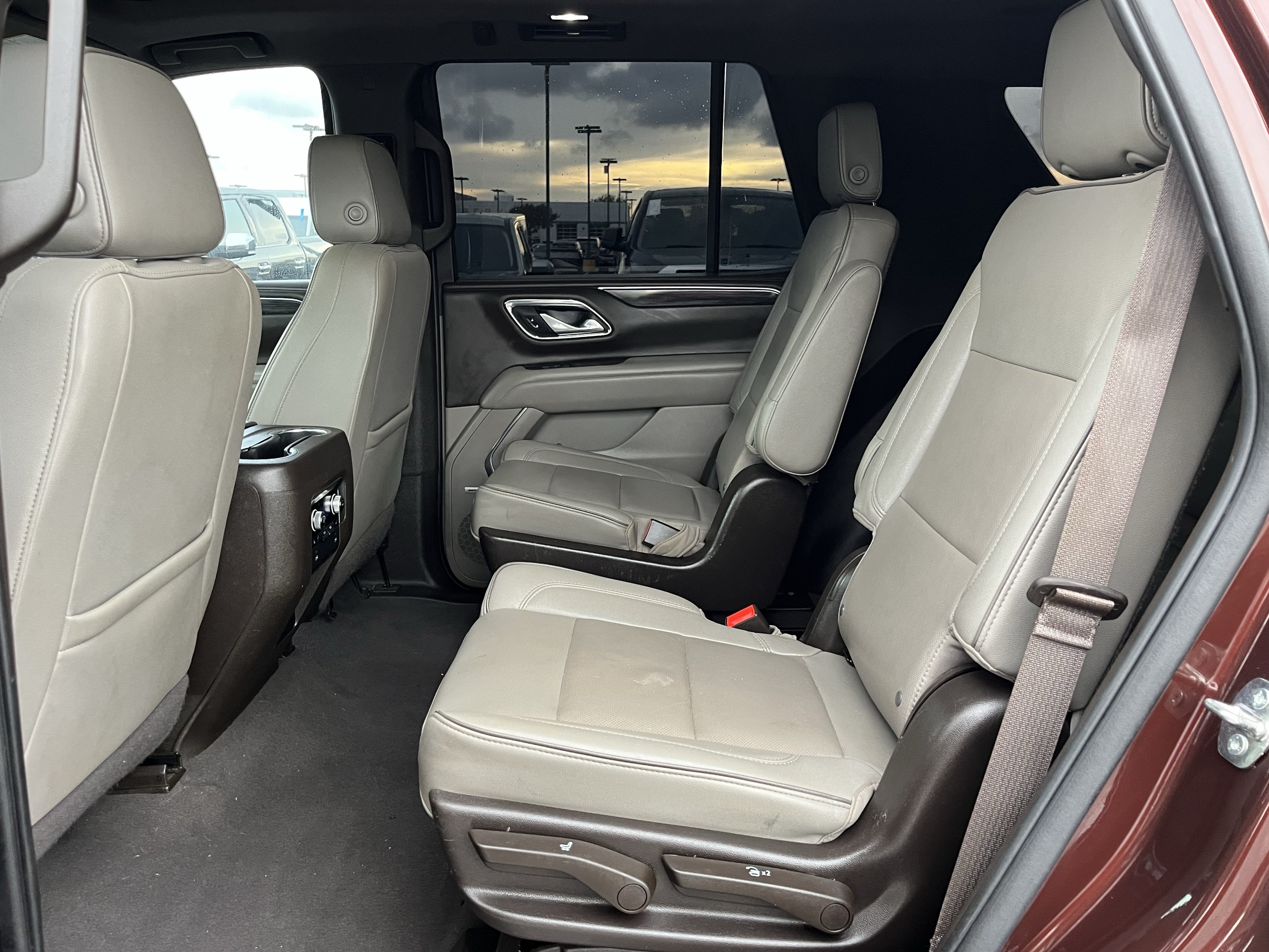 Used 2022 GMC Yukon SLT w/ SLT Premium Package RWD image 32