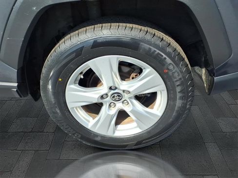 Used 2021 Toyota RAV4 XLE AWD/4WD image 11