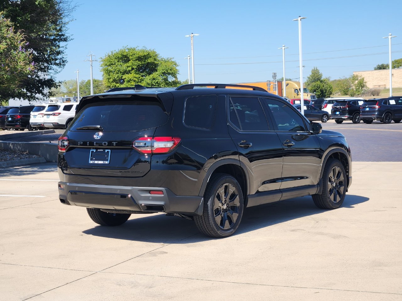 New 2026 Honda Pilot Black Edition image 3