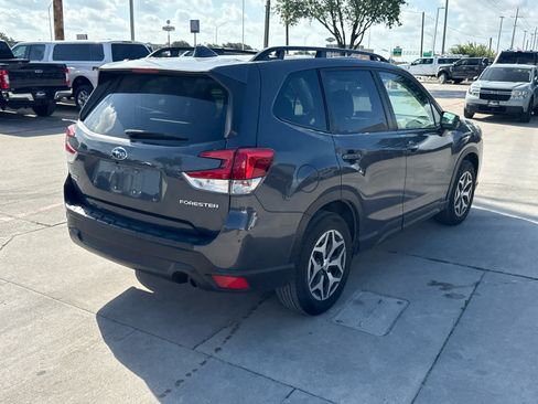 Used 2022 Subaru Forester Premium AWD/4WD image 4