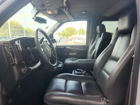 Used 2015 Chevrolet Express 2500 RWD image 25
