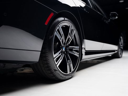 Used 2023 BMW i7 xDrive60 w/ Executive Package 2 image 78