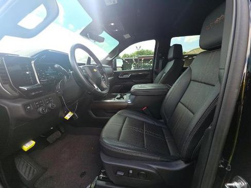 Used 2025 Chevrolet Silverado 3500 High Country w/ Technology Package image 2