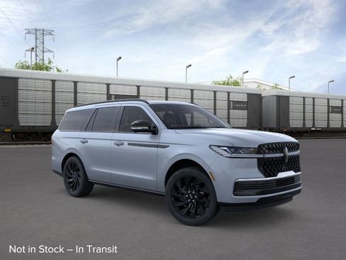 New 2026 Lincoln Navigator Reserve image 7