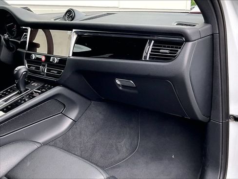 Certified 2026 Porsche Macan AWD/4WD image 19
