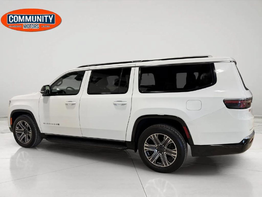 Used 2024 Jeep Wagoneer L Series II w/ Flexible Seating Group AWD/4WD image 4