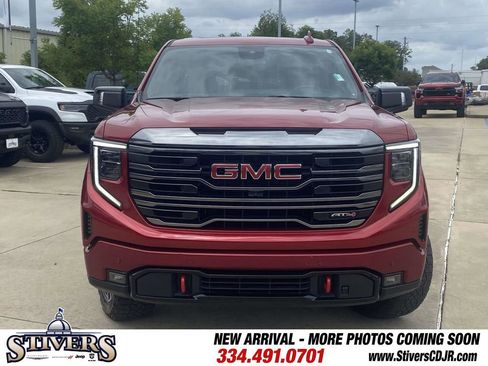 Used 2024 GMC Sierra 1500 AT4 w/ AT4 Preferred Package AWD/4WD image 2