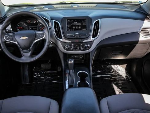 Used 2020 Chevrolet Equinox LS image 23