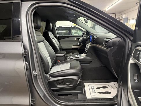 Used 2023 Ford Explorer XLT w/ Equipment Group 202A image 24