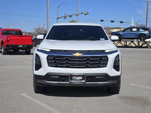New 2026 Chevrolet Equinox LT image 2