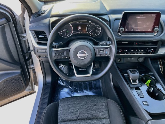 Used 2024 Nissan Rogue SV FWD image 17