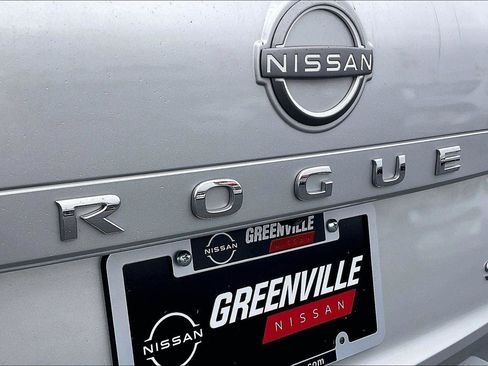 Used 2022 Nissan Rogue SV w/ SV Premium Package image 8